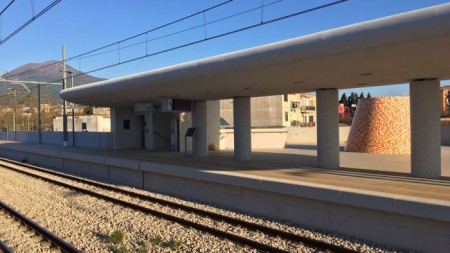 Stazione di Villa Regina: Banchina